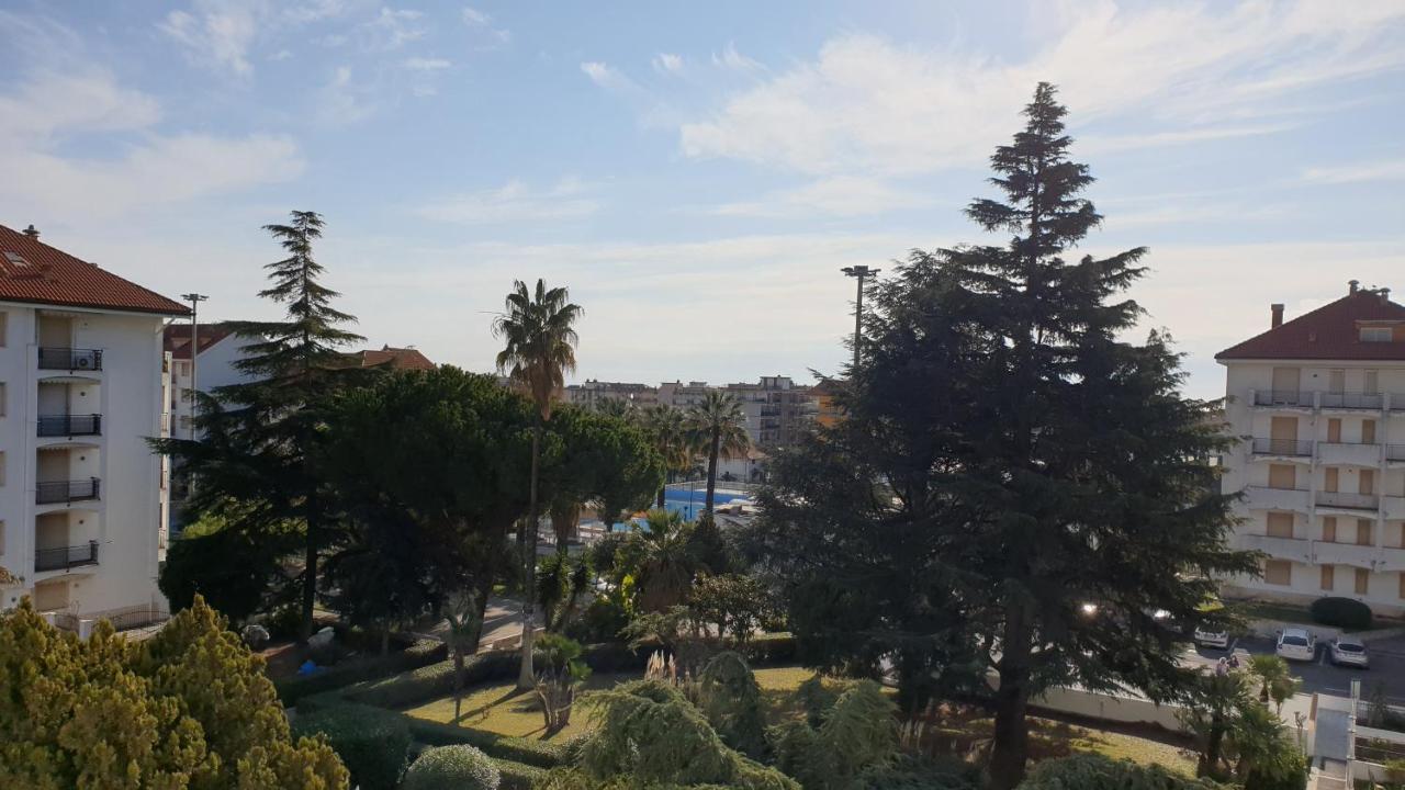 Condominio Ariazzurra S. Bart. San Bartolomeo Al Mare Dış mekan fotoğraf