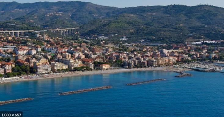 Condominio Ariazzurra S. Bart. San Bartolomeo Al Mare Dış mekan fotoğraf