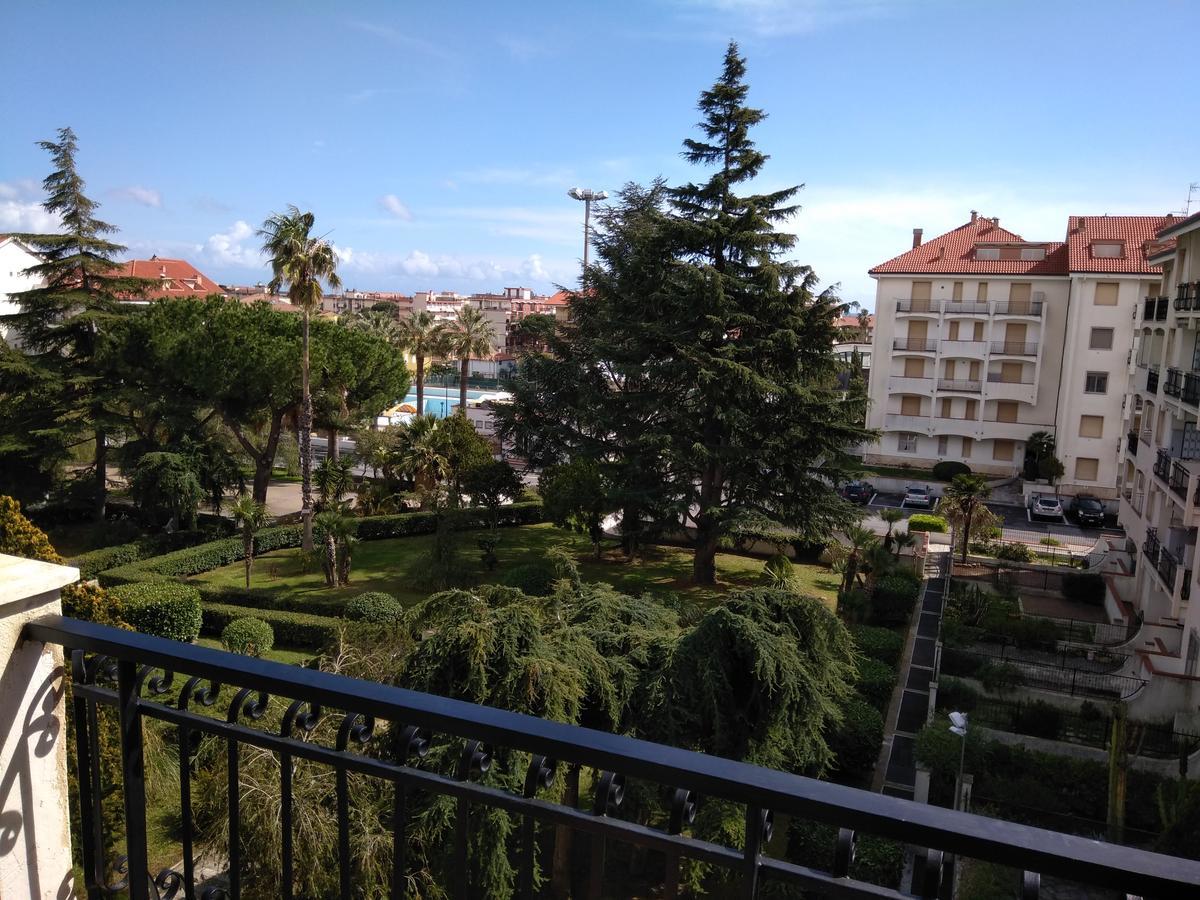 Condominio Ariazzurra S. Bart. San Bartolomeo Al Mare Dış mekan fotoğraf
