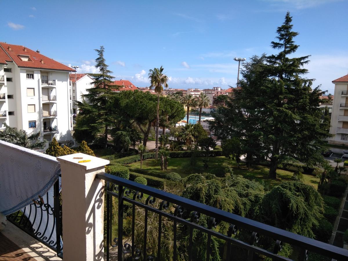 Condominio Ariazzurra S. Bart. San Bartolomeo Al Mare Dış mekan fotoğraf
